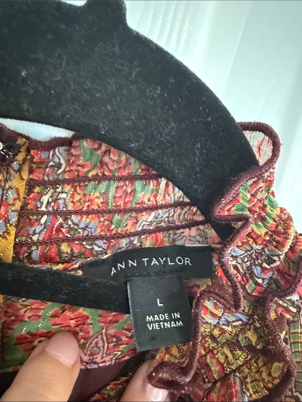 Ann Taylor Multi-Color and Gold Touches Blouse - Large - Picture 9 of 9